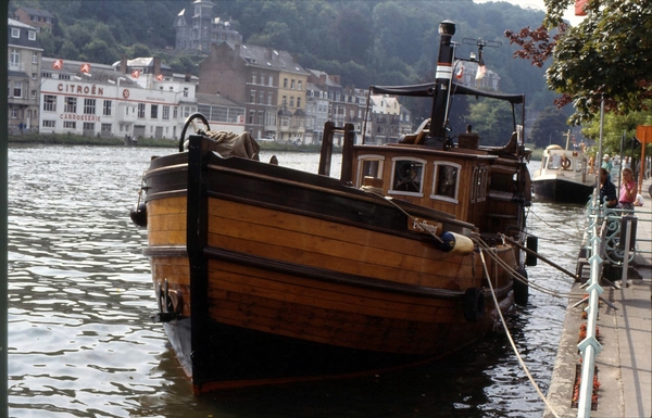 oudstoomschip op de Maas te Dinant
