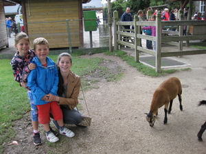 08) Op de kinderboerderij