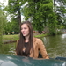 08) Sarah in de pedalo