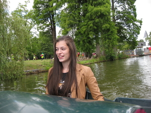 08) Sarah in de pedalo