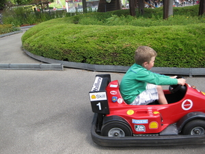 13) Ruben in zijn mini car