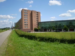 Maasboulevard gezien vanaf de spoorlijn