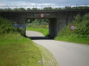 onderdoorgang spoorweg (is een oude sluis )