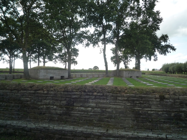 2c Duits oorlogskerkhof 1914-1918 in Langemark _P1220412