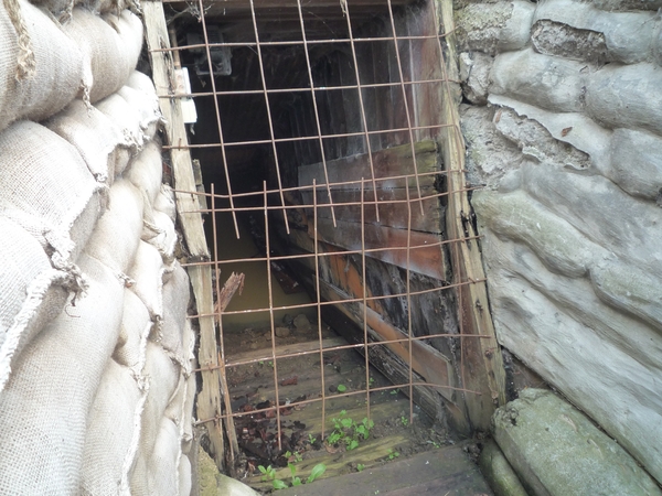 2b Britse loopgracht 1914-1918, Yorkshire trench en dugout _P1220