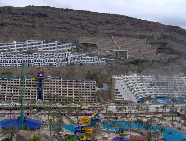 Zicht op de nieuw gebouwde hotels in Puerto Rico...