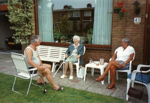 oma Lodder in Ermelo. (zomer 1997)