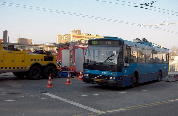 Connexxion 0176, Arnhem Stationsplein, 15-03-2006