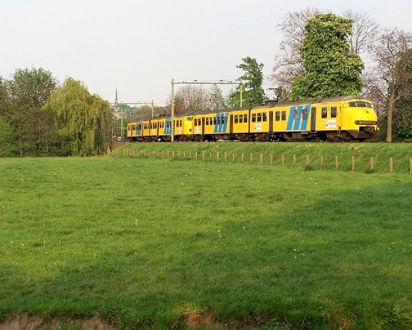 De aan Veolia verhuurde 845+843 Bij Meerssen 2006