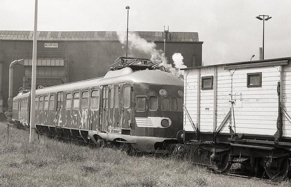 Mat. '36 252 in de periode dat dit stel stond geparkeerd op het t