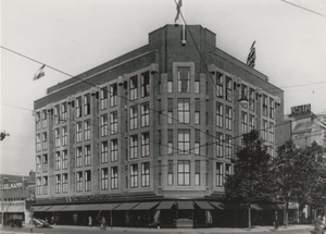 1935 Spui, Haags Modehuis.