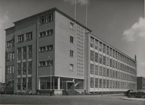 1956 Fruitweg 17, hoek Dynamostraat, fabriek N.V. Van Rijmenam