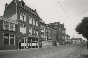 1950 Zieken nrs 35 en hoger, gezien naar het Spui.