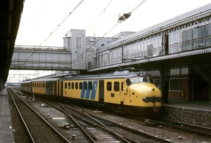 NS 722. Het stel komt op 30 maart 1986 Den Bosch binnenrijden