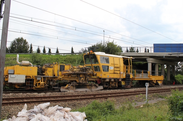 Baanonderhoud in de buurt van Raeren, België op 23-08-2015-2