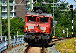 DB cargo 1615 'Zandvoort' door Schiedam Centrum richting Kijfhoek
