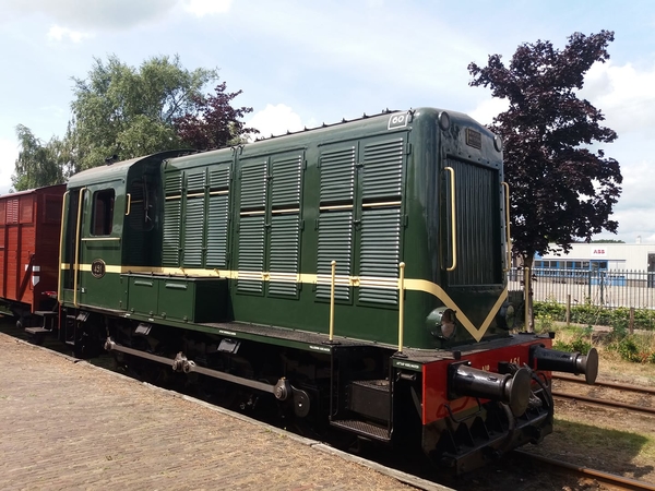 De fraaie NS 451 (Werkspoor, 1956) van de Museum Buurt Spoorweg, 