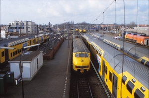 Een tweetal Plan V vertrekt uit Hoorn, op de achtergrond nog meer