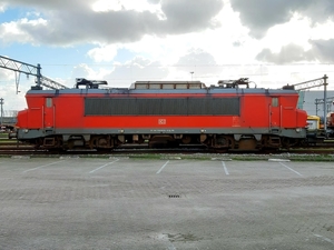 DBc 1616 te Rotterdam Waalhaven. De loc staat hier sinds enkele w