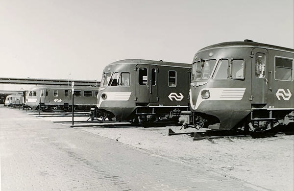voor de deur van de lijnwerkplaats Zwolle waar wij D.E.treinstell