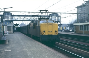 1208 vertrekt hier uit station Arnhem