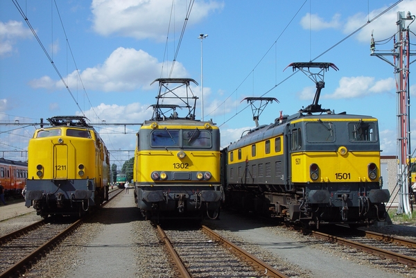 drie oude dames bij elkaar .28-08-2004 Watergraafsmeer n.a.v. 25 