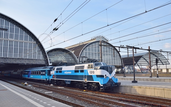 NS 1215 van Railpromo met de Dinertrain op Amsterdam Centraal. 1-