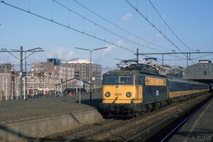 NS loc 1305 Station Den Haag Hollands Spoor. 24-11-1984