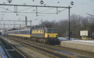 Op 12. februari 1986 komt NS 1503 met neergelaten stroomafnemers 