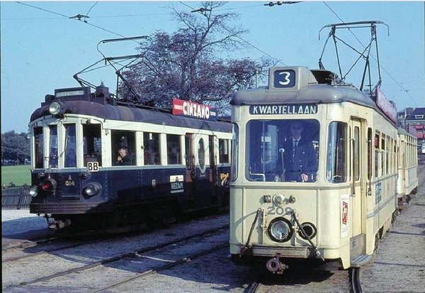 Den Haag, Koningskade-Leidsestraatweg, Bosbrug, Blauw naast Geel,