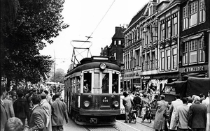 Leiden, Prinsessekade, locale tram A514 naar de Hoge Rijndijk