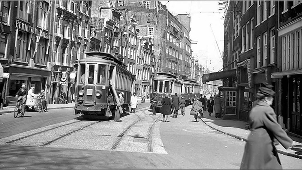 Spuistraat met NZH trams naar Sloterdijk en Zandvoort.