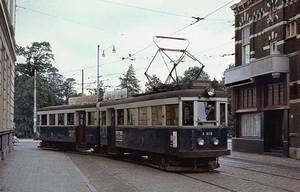 Het blijft een mooie herinnering; De blauwe tram die zojuist de o