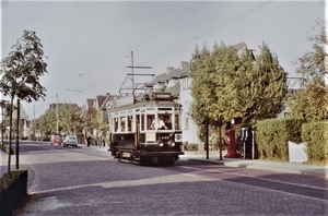 Oegstgeest, Dorpsstraat t.h.v. de Bijdorpstraat, 25-10-1959.