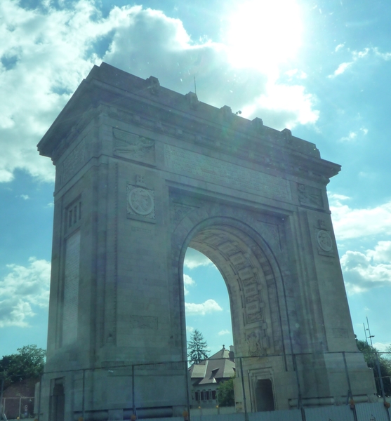 8G Boekarest, Arc de Triomphe _P1230573