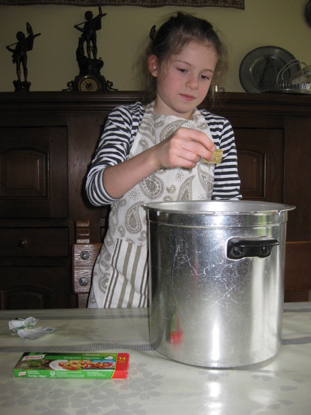 65) Bouillonblokjes bijvoegen