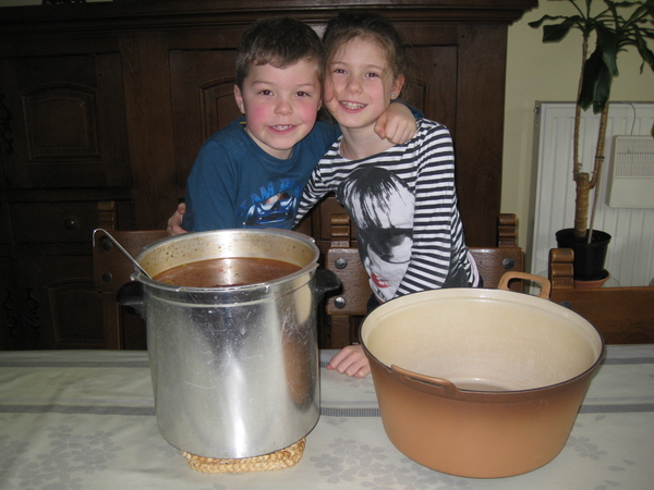 75) De tomatensoep is gekookt in de snelkookpan