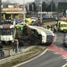 Tram ontspoort en kantelt aan rotonde Wommelgem