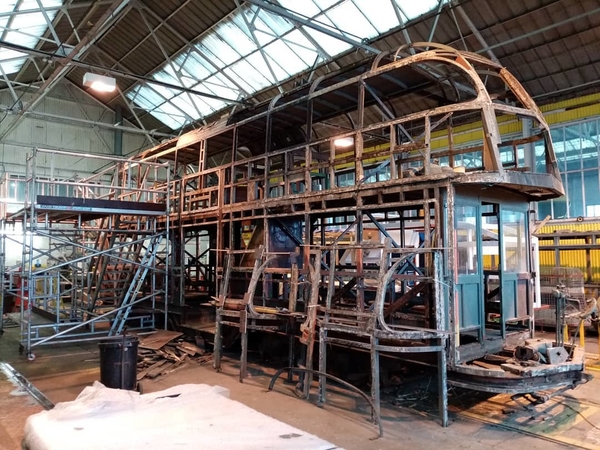 Restauratie Blackpool in Engeland dubbeldekker 704 uit 1934 (oors