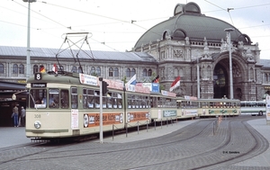 VAG 308 - 1574 en 235 - 1569 vóór het Hauptbahnhof. Nurnberg 01