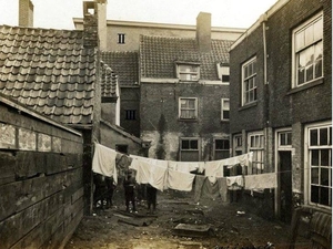 Bakkersstraat, hofje van de Coperatieve Inkoopvereniging