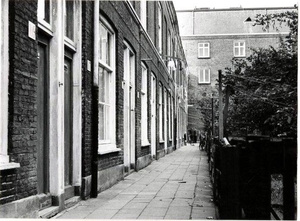 Bilderdijkstraat, hofje (nrs. 71-109).