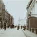 Noordeinde hoek Molenstraat, met rechts de Waalse Kerk 1908
