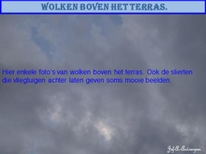 Wolken boven het terras.