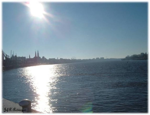 Naast de Schelde t.h.v. Kattendijksluis.