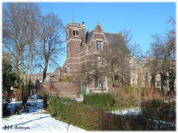 Naast de Schelde Sluiswachterswoning.