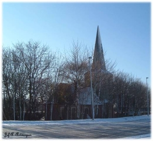 Aan de kerk van Oosterweel.