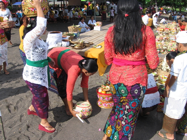 Melasti in Banyualit