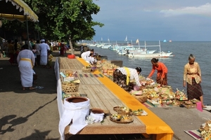 Melasti in Banyualit