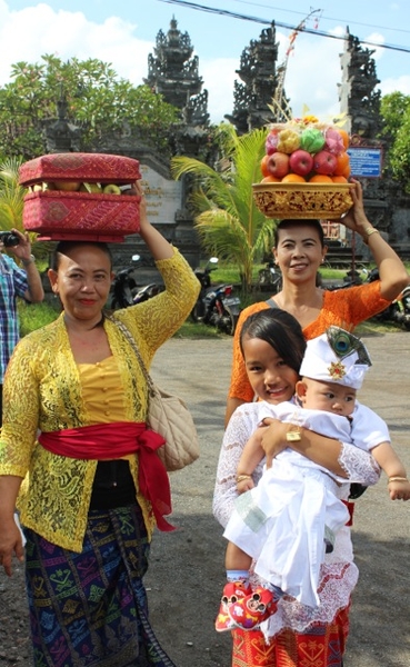 Melasti in Banyualit